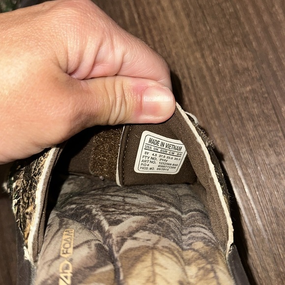 Boys UNDER ARMOUR Ignite IV Realtree Camo Slide Sandals / Size 5Y - Picture 3 of 3